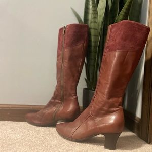 Genuine brown leather and suede boots. Made in Italy.